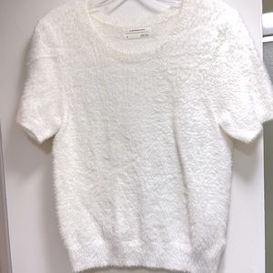 Size M fuzzy Anthropolgie short sleeve sweater.